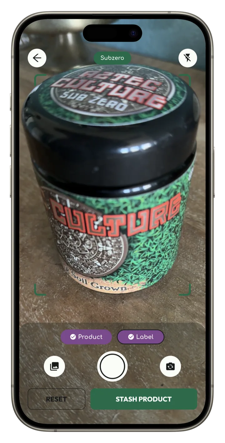 Snapping the label of a cannabis jar with the greent camera